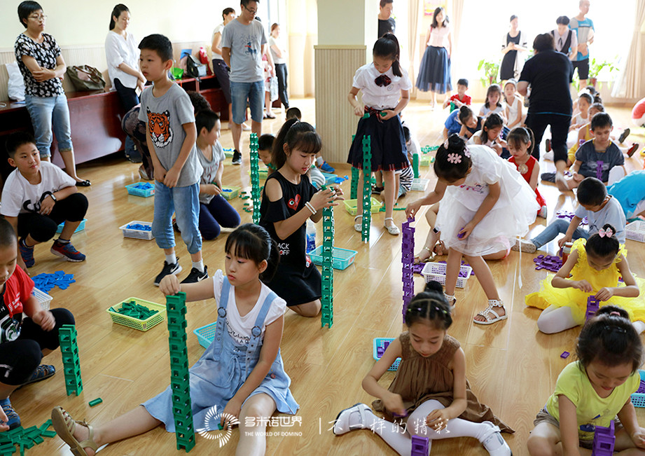 快樂童年、夢想啟航-四季青青少年活動中心多米諾游戲體驗活動